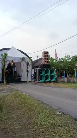wong wong podo horeg karnaval . aku tak horeg hajatan ae 🤭😜🙏🙏 #sondsytemjawatimur #soundsytem #ceksound #trending @anang story? @maulanarikza