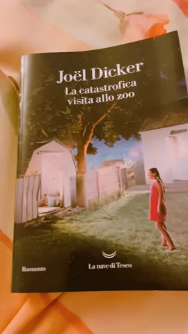 I regali quelli belli da parte di ospiti ♥️ 19.9.25 la catastrofica vista allo zoo / @Joël Dicker Off  #joeldicker #bookstagram #booklover #thriller #lacatastroficavisitaalzoo                     