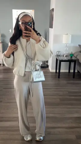 school ootd #OOTD #outfitinspo #chillfit