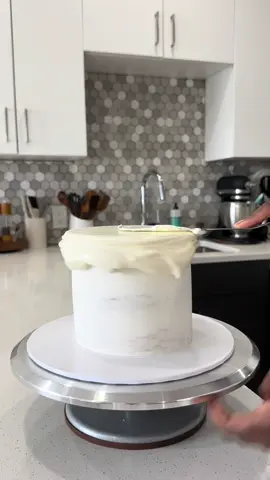 Smooth base 🤍 #fypシ #cakedecorating #smooth 