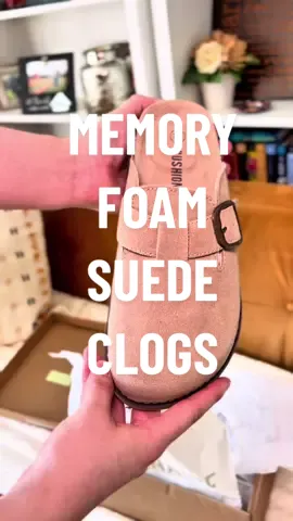These Blaine suede clogs by @Cushionaire have memory foam to give your feet the cushion and support they deserve 🫶 #fallfashion #suedeclogs #clogs #fallshoes #tiktokshopcreatorpicks 