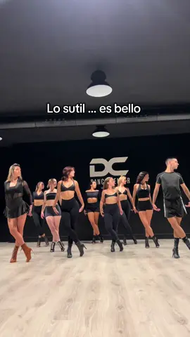 Gracias a cada bailarín que se cruza en mi camino por darme tanta belleza a través de sus movimientos.  @dancecentervlc 💜 #dance #tacones #parati #heelsdance #xyzbcab 
