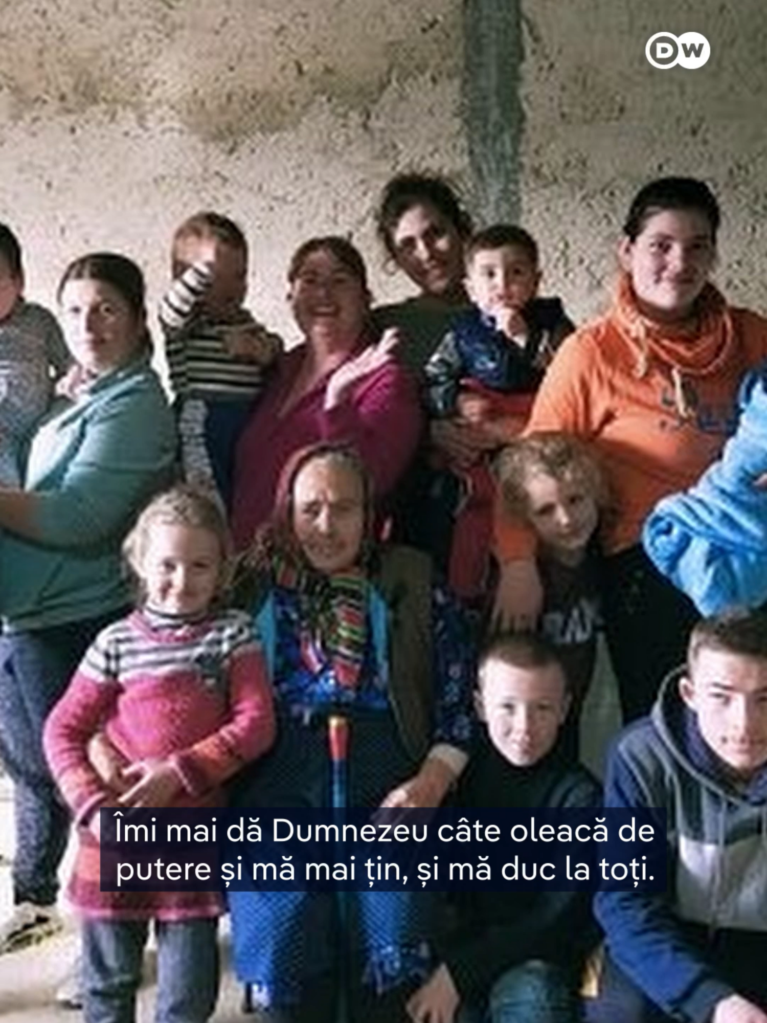 👵 Milana Dornea are 82 de ani. 👨‍👩‍👧‍👦 Locuiește în Balabanu, în Republica Moldova. ✨ Are 39 de strănepoți! ❤️ Pe toți îi iubește, chiar dacă uneori le mai uită numele. Strănepoții pe al ei niciodată.  #povestidinMoldova#strabunica #familie #strănepoti #republicamoldova #DWstories