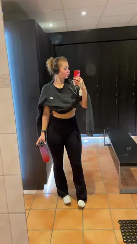 bröst+triceps #gym #lockedin #emo