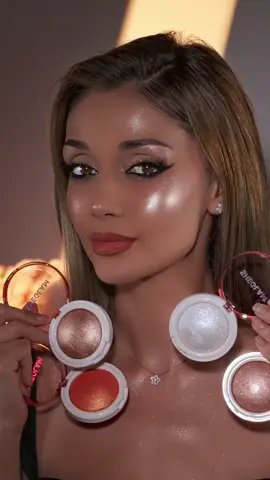 ✨ Obsessed with this glow ✨ What do you think of this new launch? 😍 @SHEGLAM  It literally shines no matter how you squish it! Product ID: 122521864 #SHEGLAM #sheglamhighlighter #sheglamglowchihighlighter #sheglampartner #sheglamcrueltyfree 