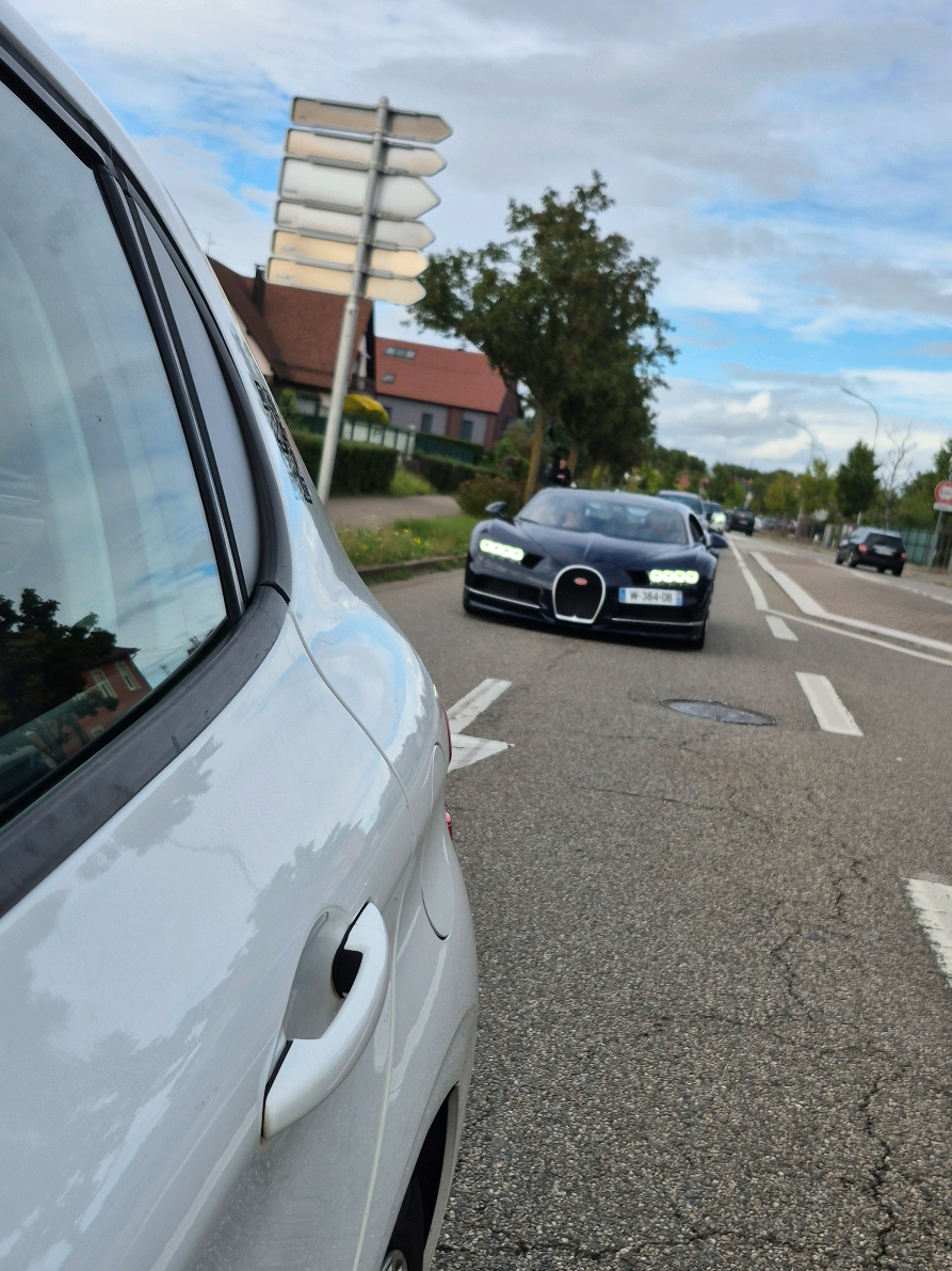 De quoi m'endetter sur plusieurs générations 🥵 #bugatti ##chiron #supercar #hypercar #alsace 