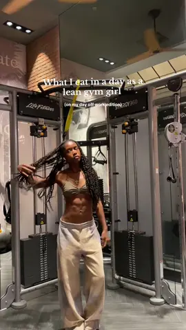 I actually don’t have any days “off” this is just a day when I’m not at my full-time job.. so my days off of that job specifically 😂 like today I’ve been training clients since 5am and I didn’t get to eat much except some salad n toast then turned around and came straight back to the gym (I’m a personal trainer) 😩