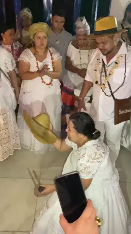 Mãe Mayara trabalhando com o mestre Chiquinho do Maranhão.#axé .#umbanda .#axe .#oya .#fé .