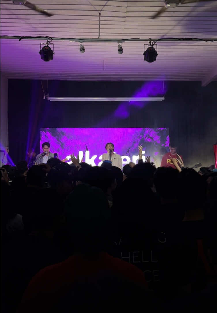 Alkateri — Lebih Dari. #alkateri #alkateriband #lebihdari 