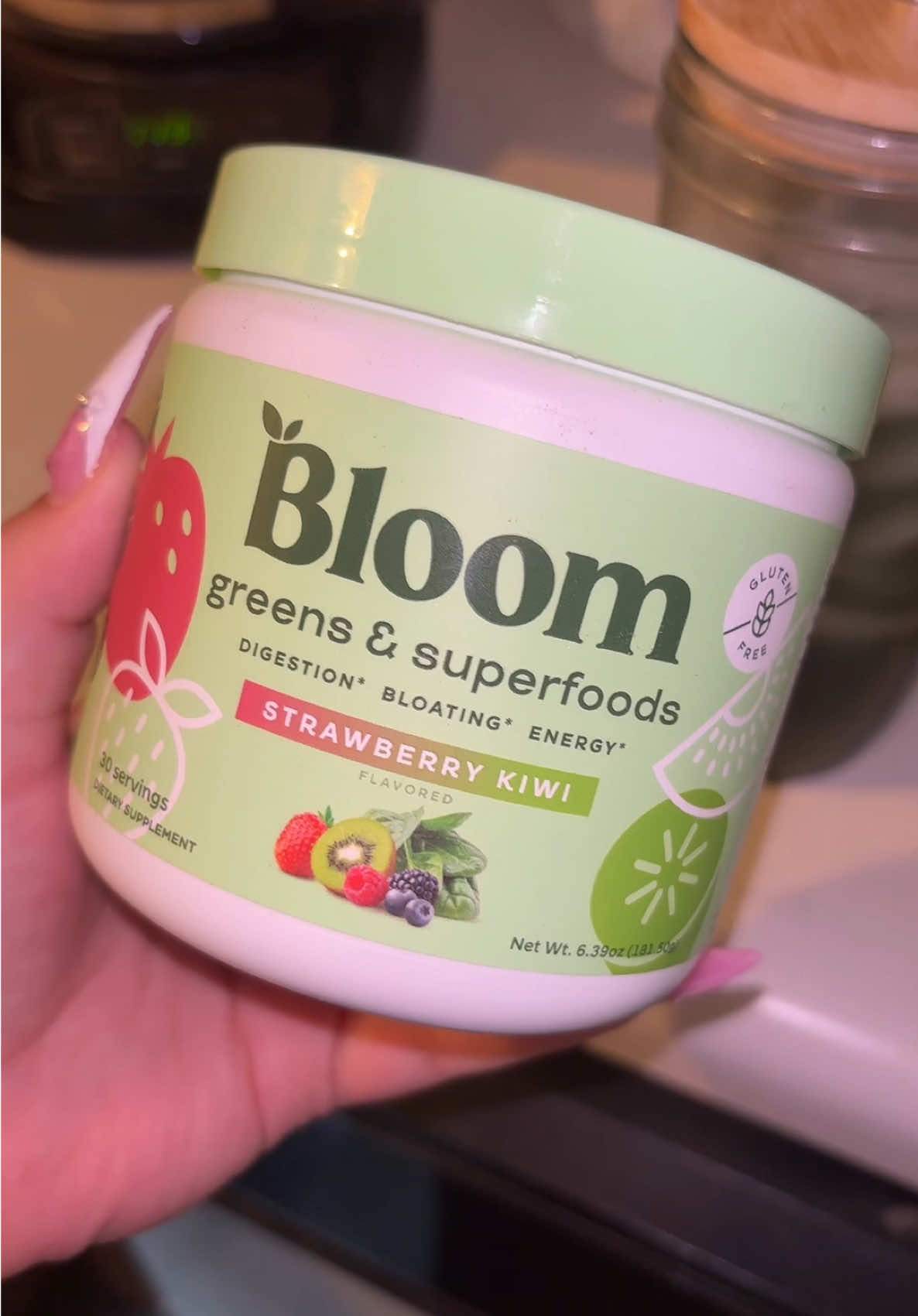 How do you like it? 💚🩷 @Bloom Nutrition #bloomnutrition #bloomsuperfoods #bloomstrawberrykiwi #supplementpowder #supplements 