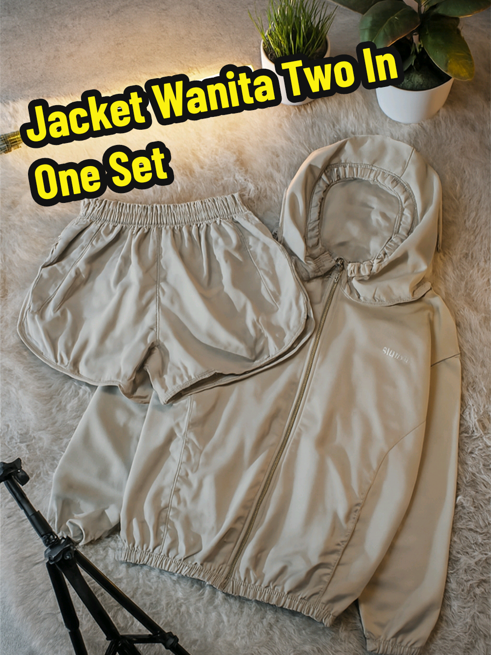 SCLASSY - Jacket Wanita Two In One Set Celana Pendek #jaketwanita #jaketolahragawanita #setelanwanita #setelanolahragawanita #setelanoneset 