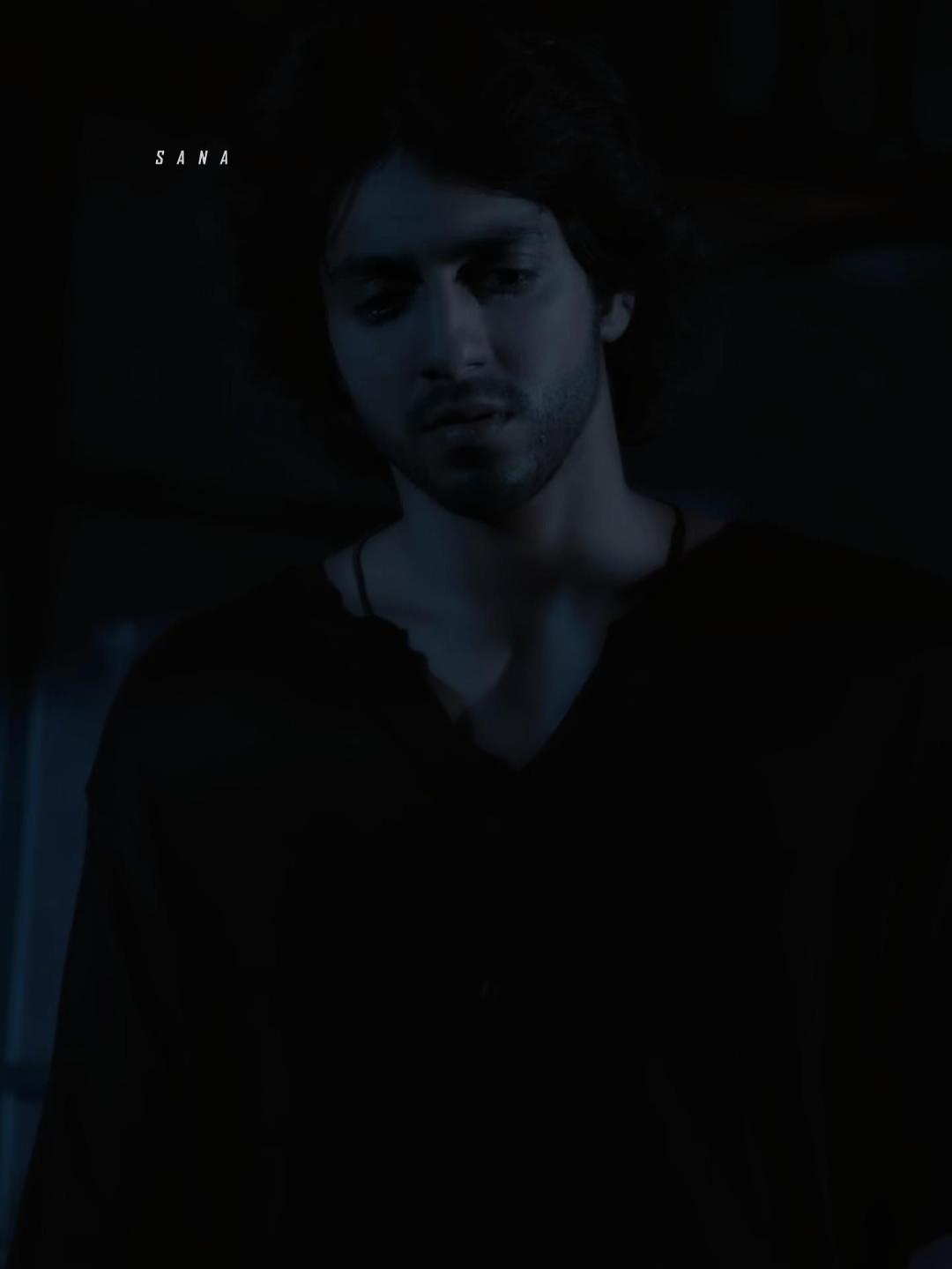 Behind every silence, there’s an untold story...🤍 #saiyaara #dhun #bollywood #trending #fyp