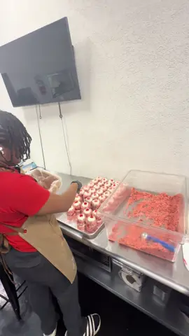 @kirstenliara is working on our new Strawberry Shortcake Cake Jar featuring the delicious @Yum Crumbs Our fall shipping menu opens up Monday at 8:00amCST  #cakejar #mississippi #kakeking #fallvibes #sprinklemebykakeking 