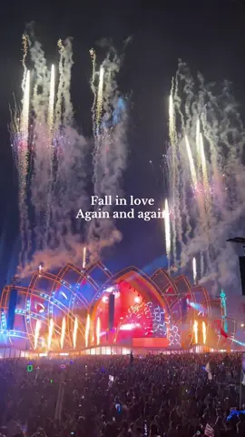 Blessed to be able to live this life. Feat. my parents, @jess @Paige Ewald 🥹 #fallinlove #edm #festival #concert 