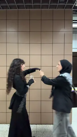 من نفس الييت دماغين مختلفين