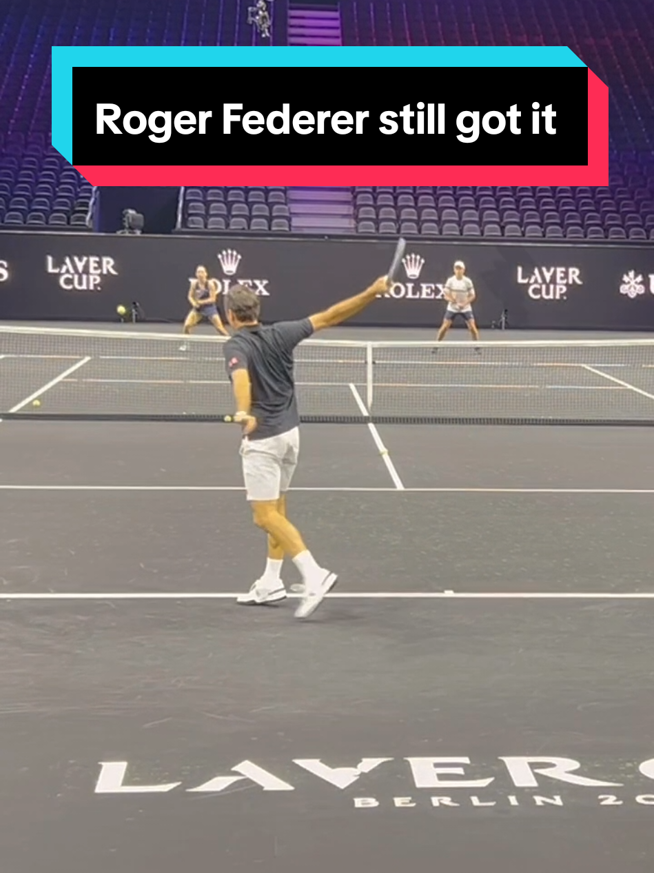 👌 Roger Federer hitting the ball at the @Laver Cup 2024 during a Wilson event is a must-watch video.  #tennis #tennislegend #tenis #rogerfederer #lavercup