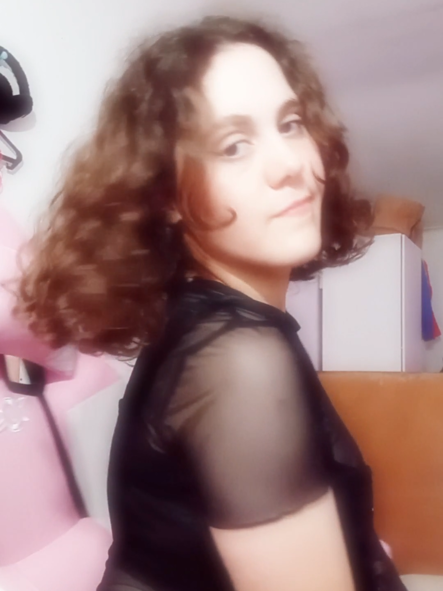 I did it again 🩷✨️ #hairtransition #haircut #newhair #hair #curlyhair #girlyhairstyles #curlyshorthairstyle #curlyshorthair #transitions 