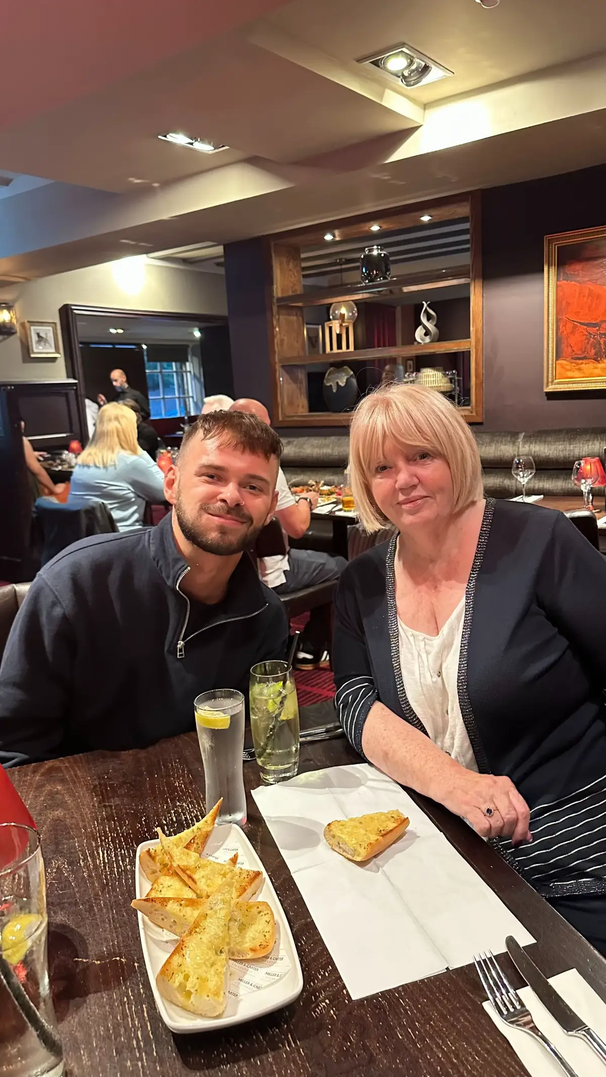 Dinner with my favourite 2 🤍 