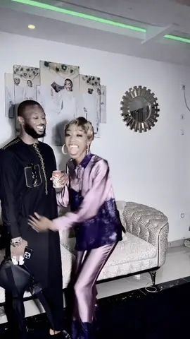 Petite motivation avant daller au boulot 🤣🤣❤️❤️❤️❤️Aujourd’hui seulement il a tue ça 🤣🤣🤣🤣🤣waou bb je suis fan . Tes deux pied gauche ont disparu aujourd’hui tu as gérer même 🤣🤣❤️❤️❤️❤️ #amour #complicite #Love #motivation #couple 