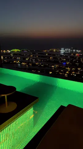 😎🌆 #fyp #dubai #view #night #pool 