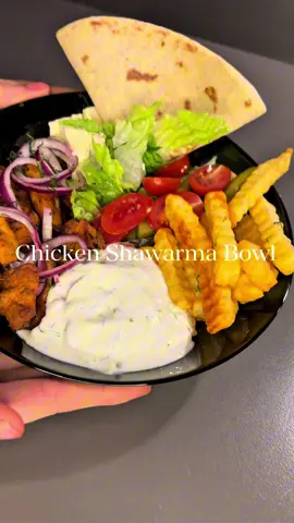 #shawarma #chicken #highprotein #bowl #Recipe  ingredients: • 400g chicken  • 2 tbsp paprika powder  • 1 tbsp garlic powder  • 1 tbsp salt/ pepper • 1 tbsp tomato paste  • 100g greek yogurt  • 2 tbsp olive oil  -> bake at 170° / 338F until for 15-20min, make sure the chicken is still juicy but cooked through  sides : • french fries  -> airfry for 20min/ 200° (390F) • 1 oinion • 1 tbsp of vinegar + dill • vegetables of your liking  sauce: • 300g greek yogurt  • 2 garlic gloves • dill
