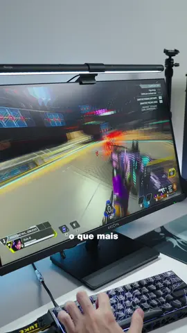 Esse MONITOR foi uma SURPRESA pra mim 😳 - O Arzopa M1RC entregou uma qualidade absurda pelo seu preço, de longe o melhor painel barato que já testei chegando até na mesma qualidade que o meu monitor da asus de R$2.000 🤯 - Quad HD, 27 polegadas, 180hz, IPS e tudo isso por R$1200 e até R$900!! em algumas promos, comenta “monitor” pra ficar de olho nele 👀 #pc #gamer #setups 