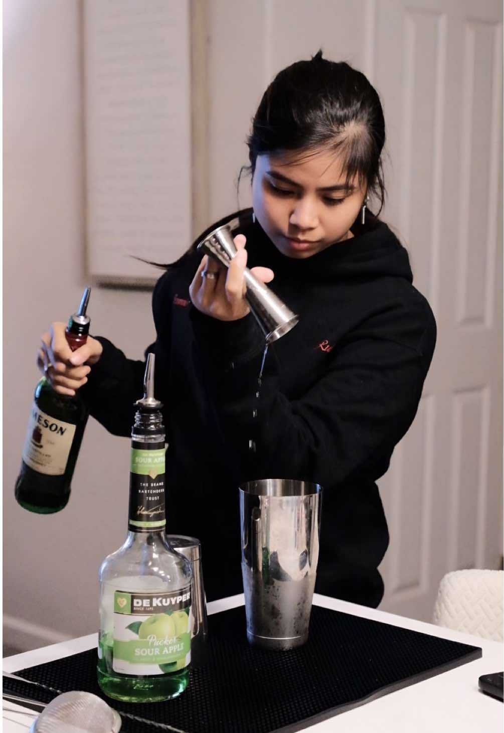 dangerously good and easy to make appletini with Jameson and Sour Apple #fyp #cocktails #fuji #bartender #autumn 