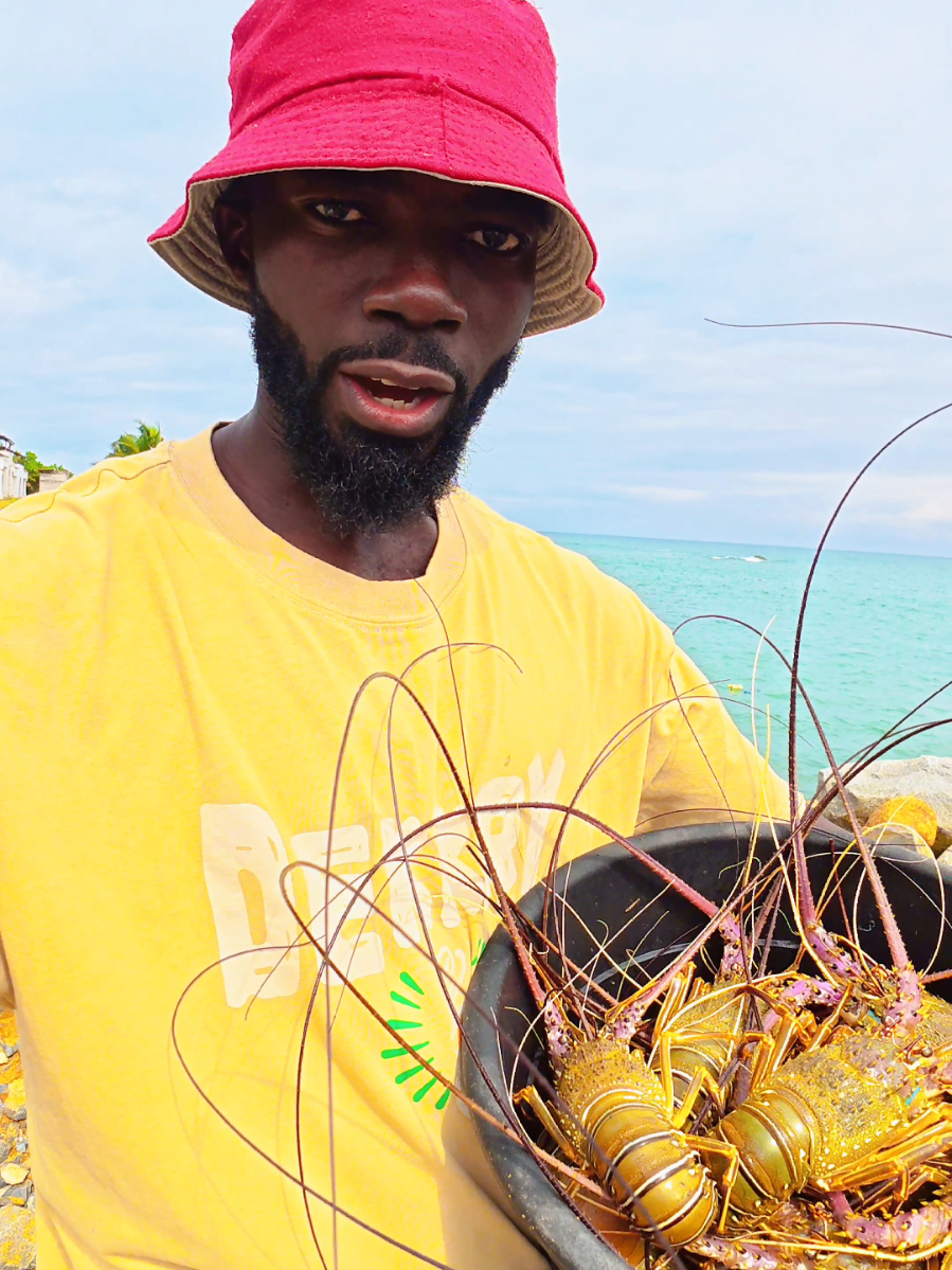 Bringing fresh lobster to Accra! Order on 0549461324 #foryoupage #foryou #viral #seafood #fyp 