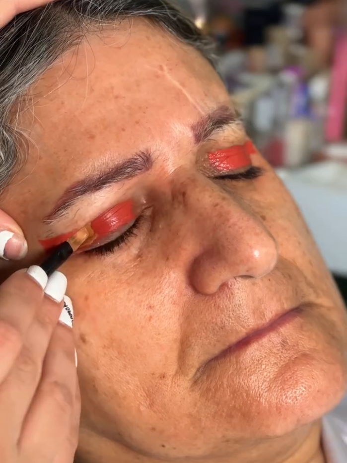 Soft Glam Makeup Tutorial | Easy Step-by-Step Guide Create a soft glam look that works for any occasion! This tutorial will show you how to blend eyeshadows, get a flawless base, and achieve a stunning glow without overdoing it. Perfect for date nights or parties! #SoftGlam #MakeupForBeginners #MakeupTutorial #GlowyMakeup 