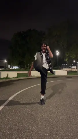 LEAVE ME ALONE 🗣️#michaeljackson #trend #dance #moonwalk 