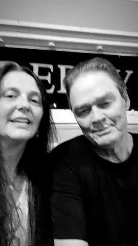 Got to meet my favorite country singer. #Dougstone #Comeinoutofthepain #fyp #foryoupage  #countrymusic 