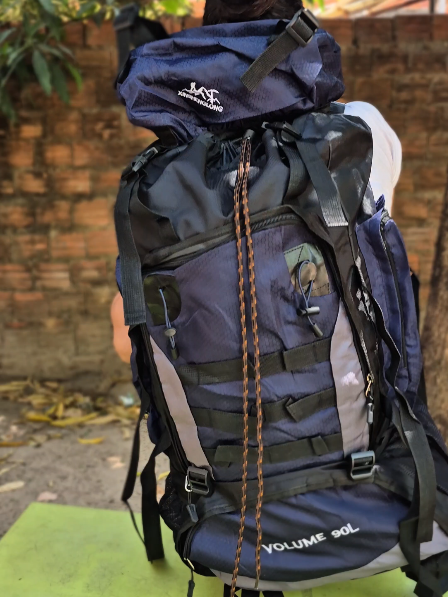 Essa mochila é monstra 90 litros  Para homem e mulher brutos.