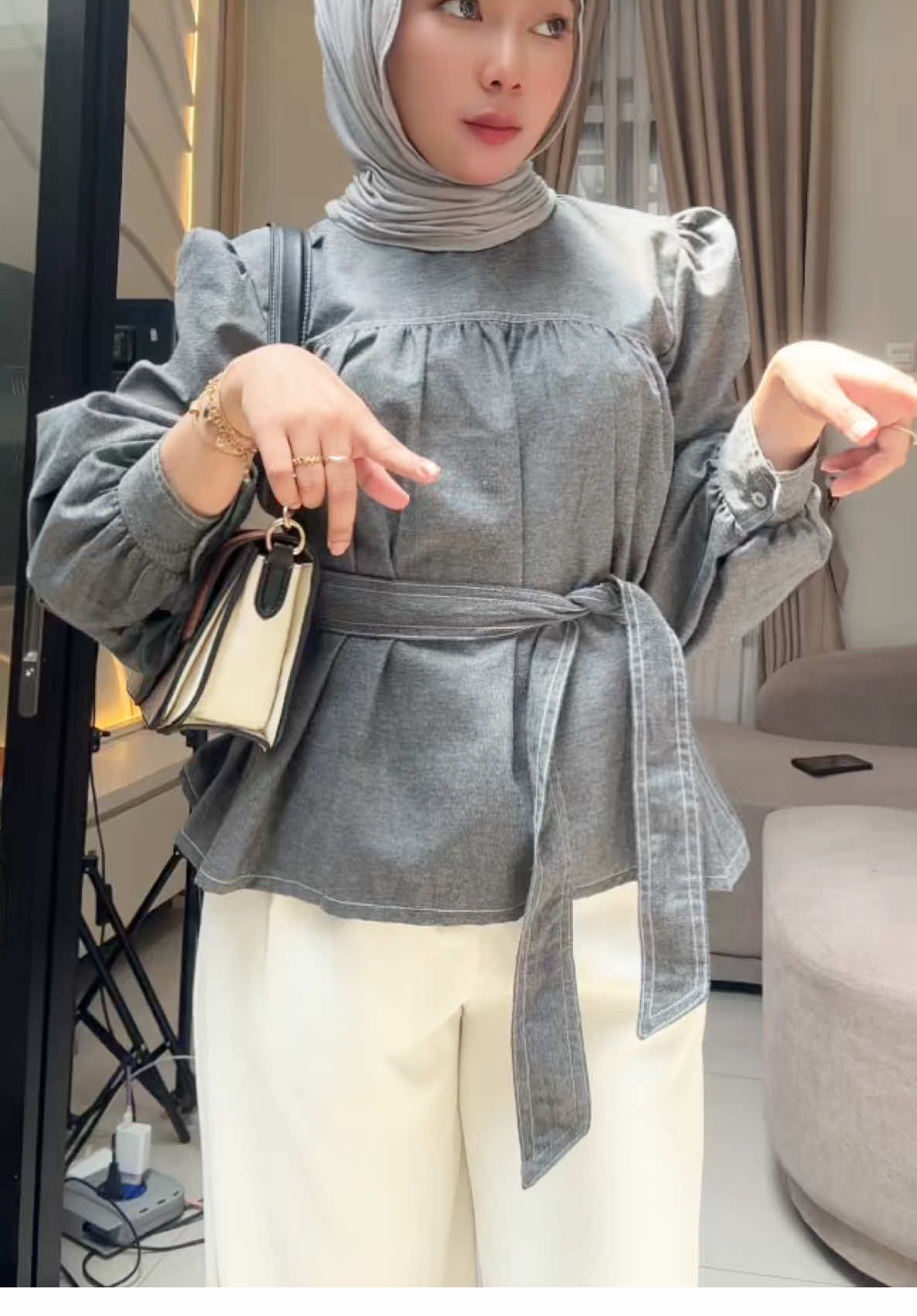 WARNA ASH GREY, MENGGEMASKAN SEKALIIIIII, warnanya ANGGUN BIKIN CANTIK MATA MEMANDANG, CEKOUT SEKARANG YOOOO ♥️