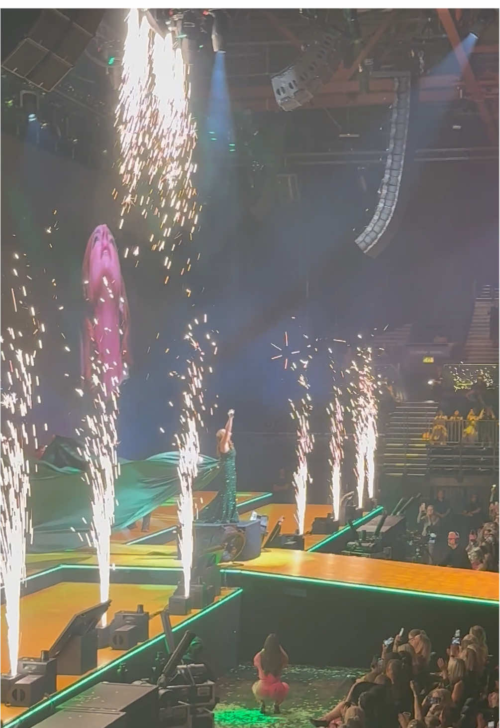 one of my favourite performances yet! thank you @Tropic Skincare 💫💚#defyinggravity #wicked 