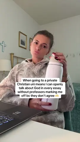 Infact every professor I've had so far actually ENCOURAGES it 🥳 #baylor #christian #college #christianuniversity 