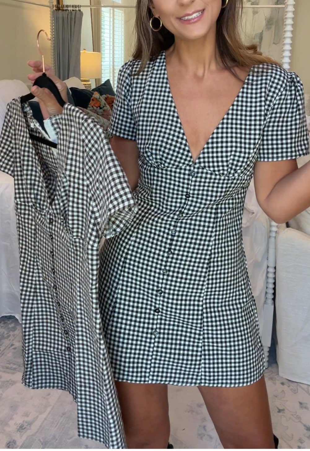 This gingham dress is a fall dream! Comes in brown and black! So cute for fall and a super cute gameday fit! #ginghamdress #gingham #minidress #gamedayfit #fallfit #fallfashion #affordablefashion 