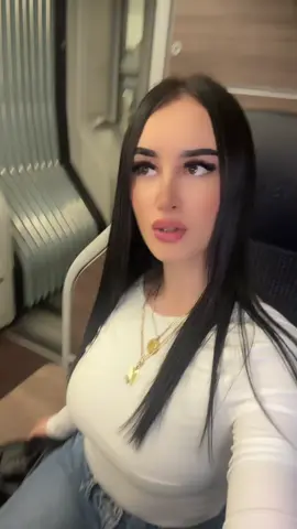 Shum e bukur jasht , she ma e bukur mrena🍫#fyp #videoviral #viralvideos #viralditiktok 