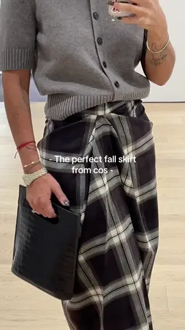 The perfect skirt from @COS  #fallskirt #plaidskirt #fallfashion2025 #fallstyle #fallplaid 