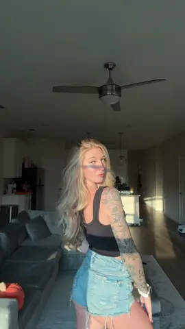 Ooo the hair is eatinggggg