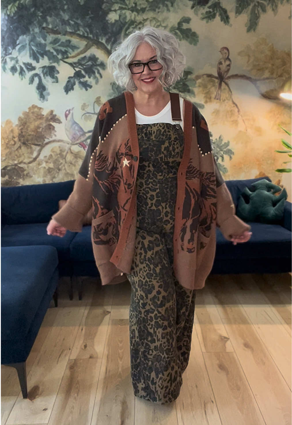 These are by far my favorite overalls!!! 🤎🖤I’m wearing 1XL in the overalls and l/xl in the sweater…yes it’s oversized 😁#over50style #over50fashion #midsizefashion #OOTD #fallfashion 