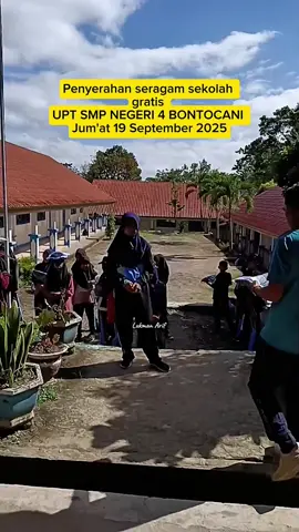 Semoga kedepan gaspol untuk seluruh siswa satu sekolah dapat bantuan baju seragam gratis dari pak Bupati 🫡 #semuaorang #seragamsekolah #fyppppppppppppppppppppppp #jangkauanluas #viraltiktok @semua 