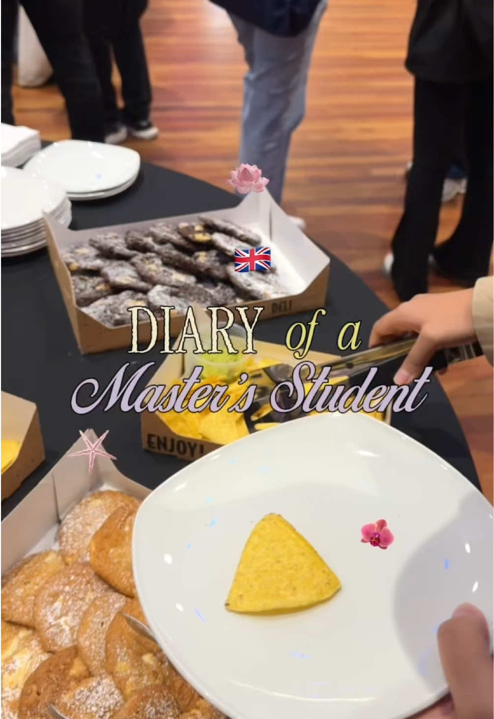 KOK BISA ADA UNIV SE SUPPORTIVE DAN SE SERU INI 😭🥹💗 jujur dari awal daftar leeds pun aku jatuh cinta sama how they treat their student; sangat informative & thoughtful. ga sulit deh buat cari informasi tentang uni of leeds! pas welcoming week pun staffs, lecturers, intl friends are so KIND. beneran jadi ngerasa 'di welcome' ya 🥺⭐️ pursue a master degree somehow banyak self doubts & fears nya. tapi kalau lingkungan akademik nya se supportive ini sih, hati rasanya lega & makin percaya diri buat make the most out of it gak sih?  #studytok #campuslife #mastersvlog #studyabroad #fypシ゚ 