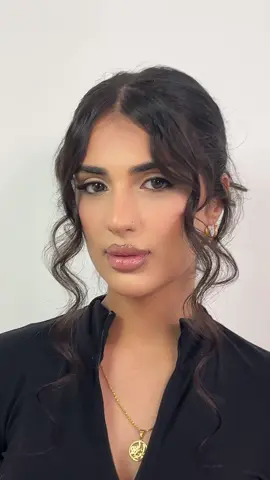 Messy bun with a soft sultry makeup look😍 #makeupartist #toronto #beauty #hairstyle #gta