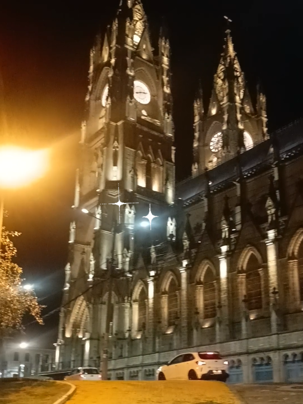 #centrohistorico  #paseitonocturno #basilicaquitoecuador🇪🇨 