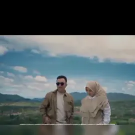 CINTA DARI SEBERANG-zinidin zidan FT yaya nadia-lirik lagu(musik official)#fyp 