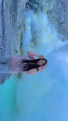Kawah IJEN emang beda???#ijenkeren #banyuwangihits #ijentour #tripijen 