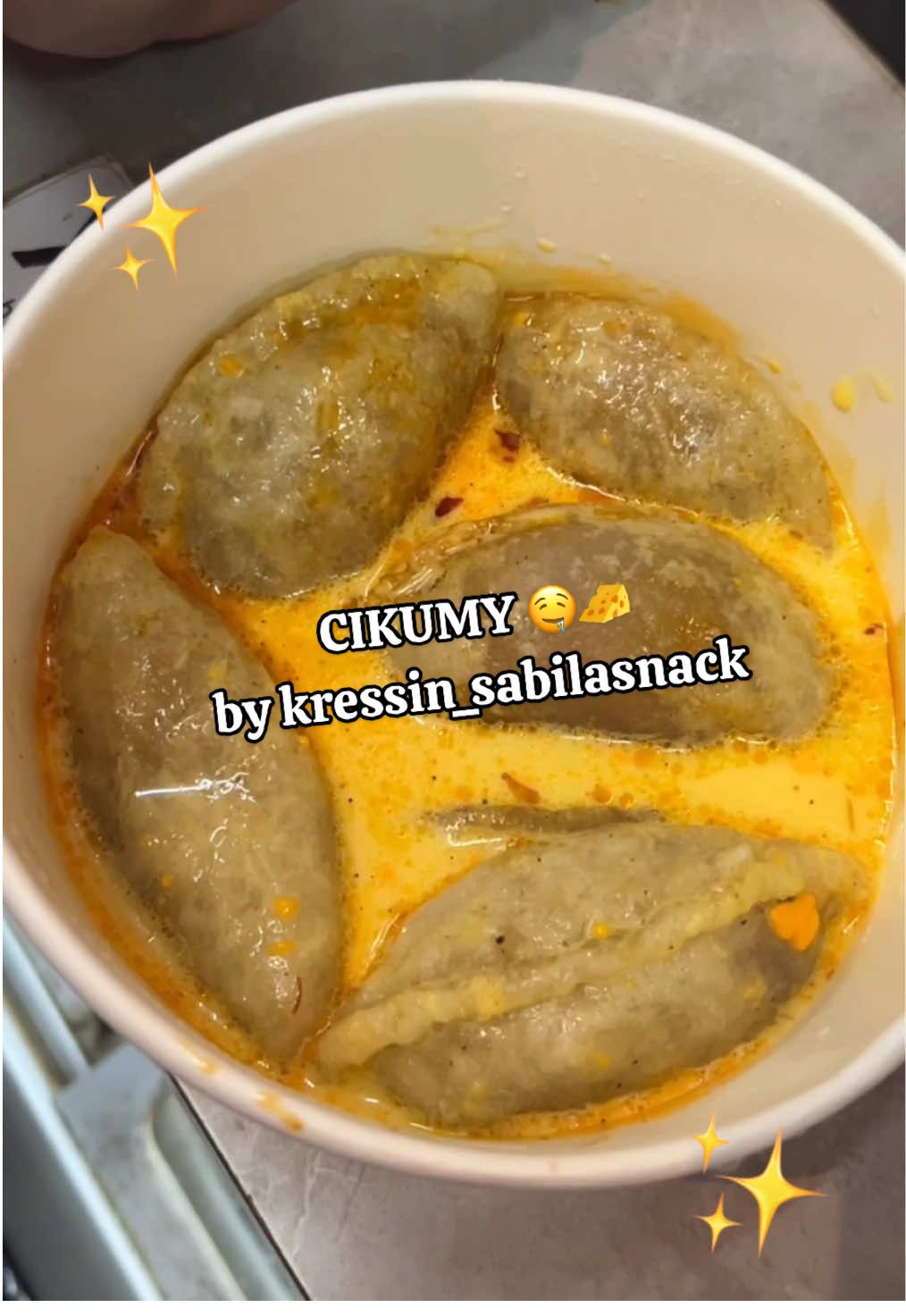 @KRESSIN. mengeluarkan varian snack baru yang lagi viral yaitu cireng keju kuah creamy start from 20ribuan aja 🥺🧀💓  ✨ sekarang udah gak perlu jauh jauh buat preorder / beli di luar batam karena di batam sudah ada CIKUMY by @kressin_sabilasnack! ✨ #fyp #cikumy #cirengkuah #viralfood #umkm 