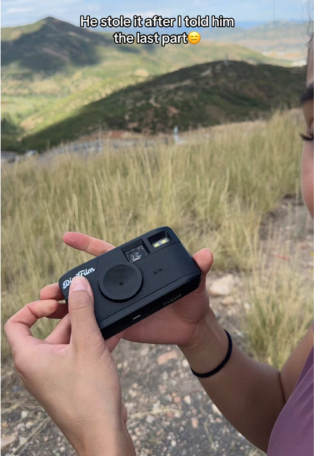 A digital disposable camera that has different filters on it so my photos look vintage  #90sedit #vintagephotos #digifilm #retroaesthetic #disposablecamera 