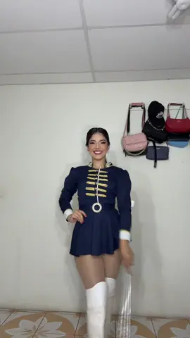 @Mayrene_10  haciendo el intento 🙊❤️❤️#elsalvador🇸🇻 #mujeres #cachiporristas 
