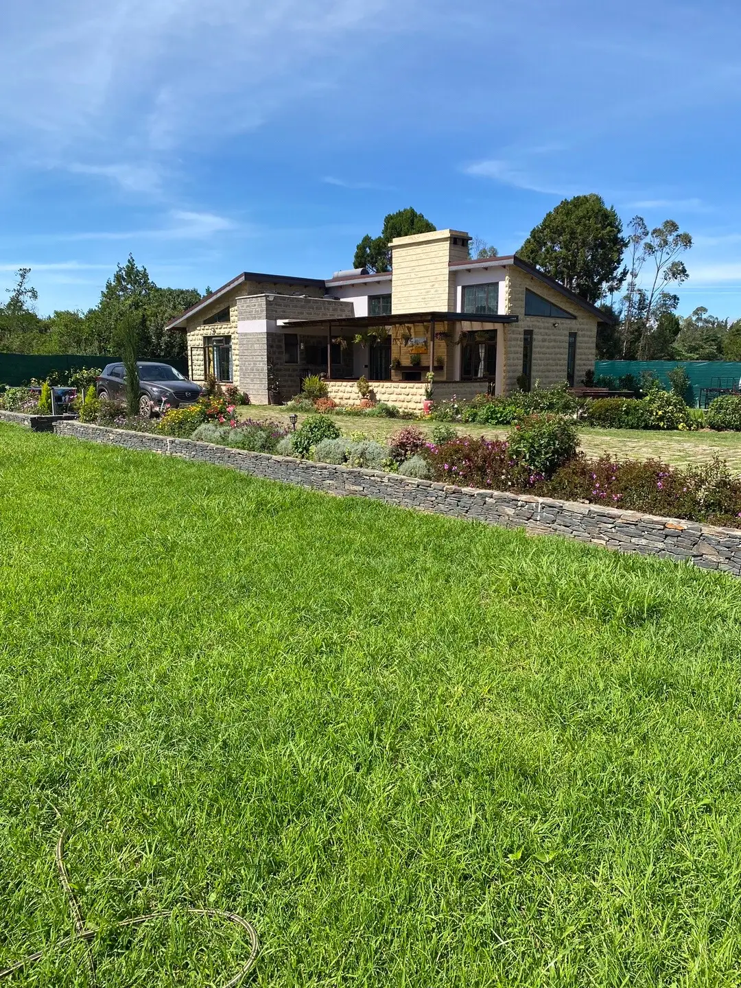 I always have a nostalgic moment of happiness whenever I come across photos of this masterpiece of a home.The owner must truly appreciate the details. The construction team absolutely delivered on this!!!!  #kazisafikabisa👌 